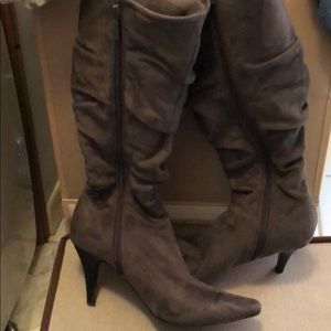 Suede grey boots